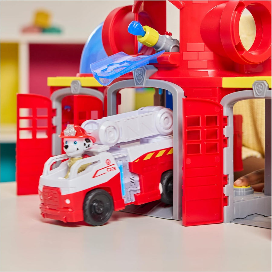PAW Patrol - Pat Patrouille - Caserne De Pompiers Fire Rescue - Voiture Figurine Marcus À Collectionner - Effets Sonores Et Lumineux - Pat Patrouille Jouet - Voiture Enfant