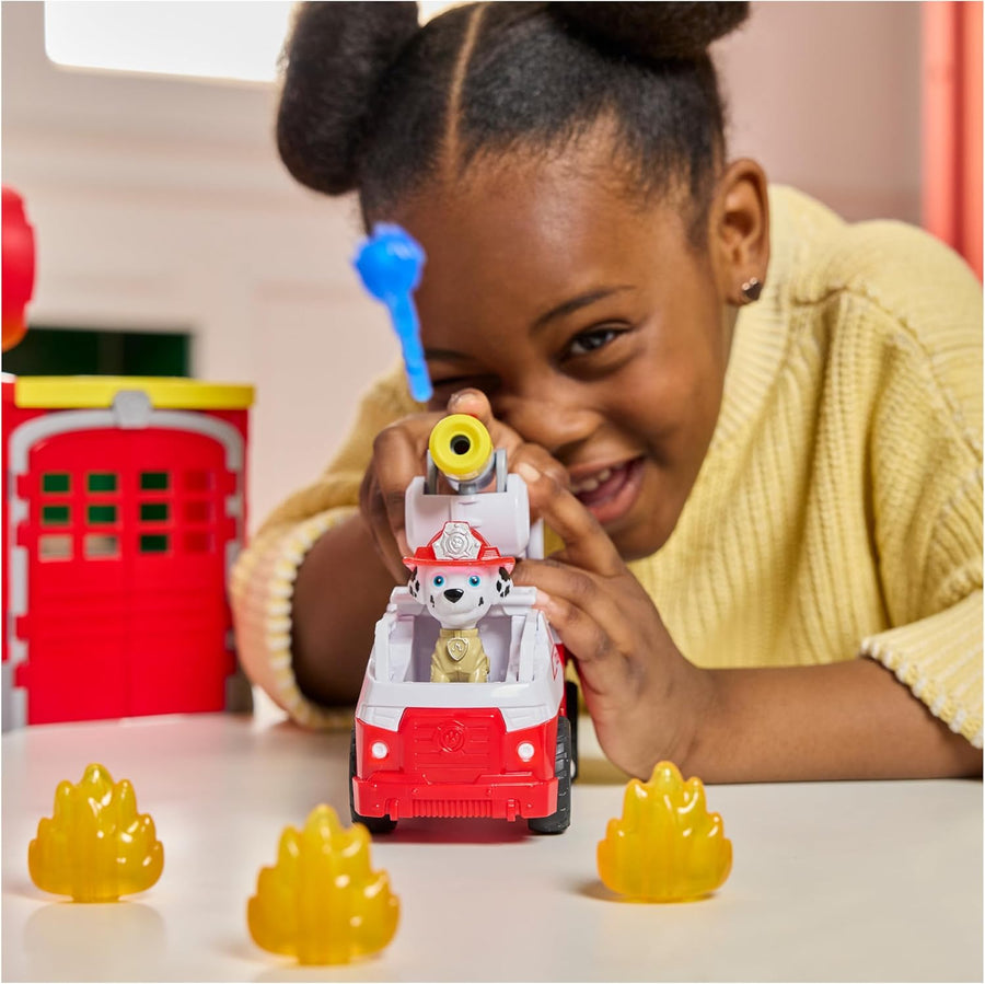 PAW Patrol - Pat Patrouille - Caserne De Pompiers Fire Rescue - Voiture Figurine Marcus À Collectionner - Effets Sonores Et Lumineux - Pat Patrouille Jouet - Voiture Enfant