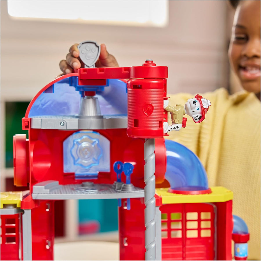 PAW Patrol - Pat Patrouille - Caserne De Pompiers Fire Rescue - Voiture Figurine Marcus À Collectionner - Effets Sonores Et Lumineux - Pat Patrouille Jouet - Voiture Enfant