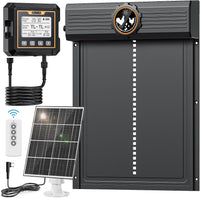 Grande Porte Poulailler Automatique Solaire avec avec Écran LCD Externe Capteur de Lumière, Minuterie, Télécommande, Fonction Anti-pincement, Aluminium, Étanche IP65, Ouverture 28.5 x 24 cm