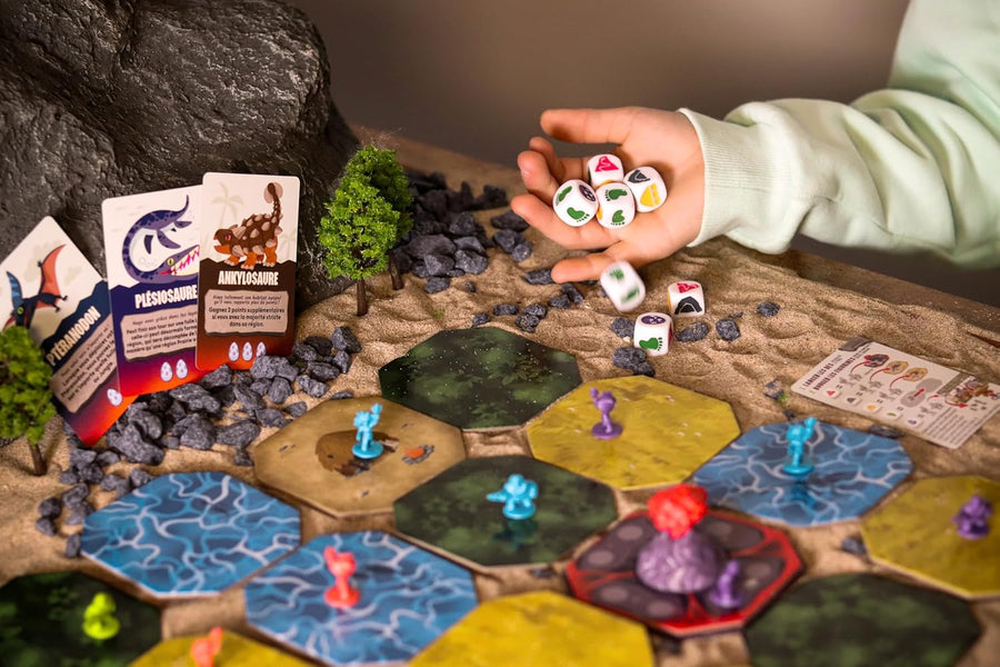 La Colère de la Montagne de Feu – Version Française – Jeu de Stratégie, Dés & Majorité avec Dinosaures et Plateau Modulable, 2 à 4 Joueurs, 30 à 45 Min, Dès 10 Ans