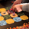 La Colère de la Montagne de Feu – Version Française – Jeu de Stratégie, Dés & Majorité avec Dinosaures et Plateau Modulable, 2 à 4 Joueurs, 30 à 45 Min, Dès 10 Ans