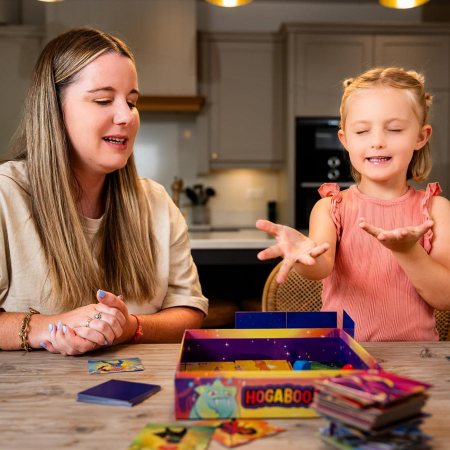 Nathan - Hogaboo - Jeu de Société Enfant - 1 à 5 Joueurs - dès 5 Ans Chasser les Monstres avant Minuit - Jeu de Plateau Coopératif - à Jouer Seul, entre Enfants et en Famille - 20 min