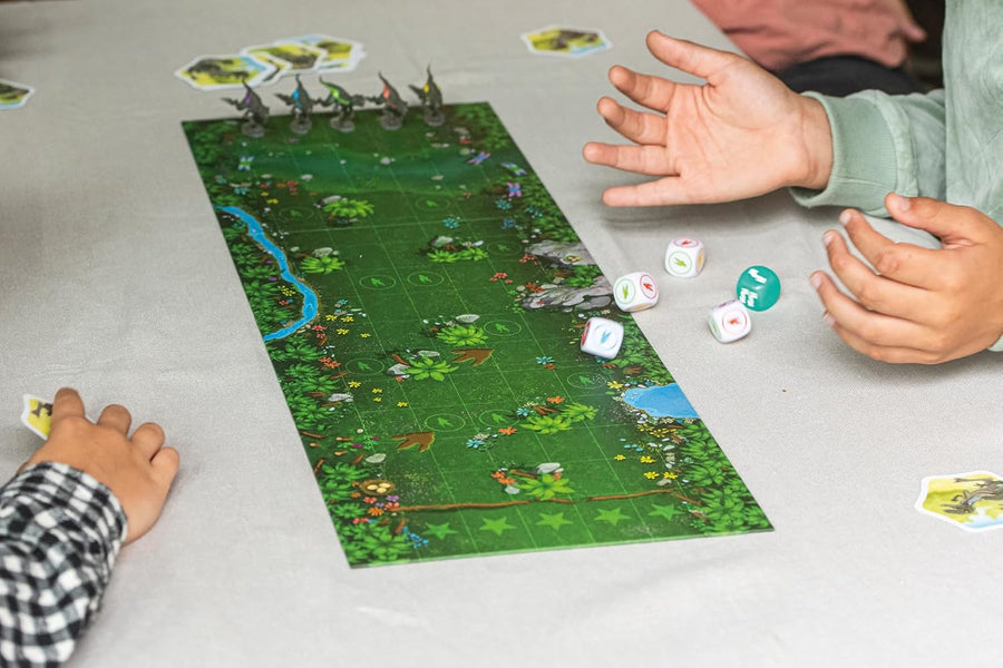 Asmodee - Raptor Race - FlexiQ - Jeux de société - Jeu de Course Tactique - Jeu Enfant 6 Ans - 2 à 5 Joueurs - 20 Min - Figurines Dinosaures - Plateau Double-Face - Version française