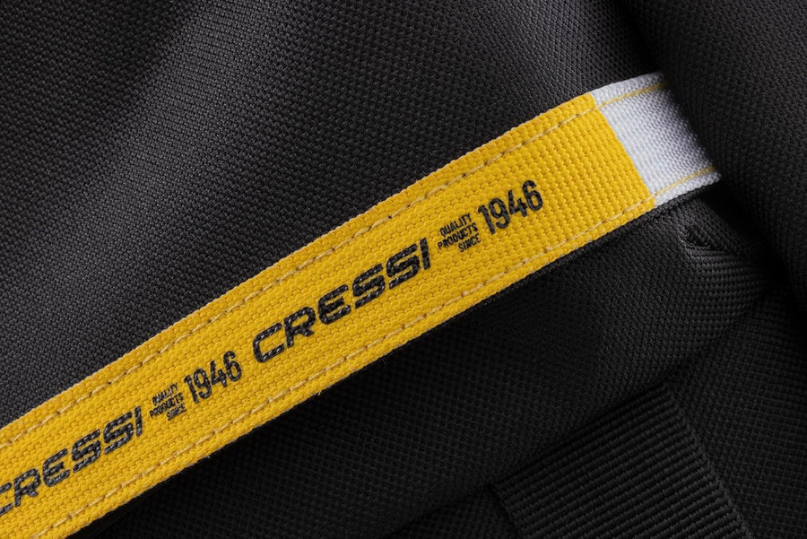 Cressi Depuis 1946-Leon Backpack-Sac à Dos Unisex Pratique et Fonctionnel Permet d'être Prêt à Tout, d'une Plongée Improvisée à Une Séance Rapide à la Salle de Sport ou à l'Étude, Noir/Jaune 22 L