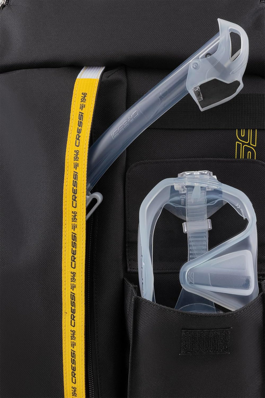 Cressi Depuis 1946-Leon Backpack-Sac à Dos Unisex Pratique et Fonctionnel Permet d'être Prêt à Tout, d'une Plongée Improvisée à Une Séance Rapide à la Salle de Sport ou à l'Étude, Noir/Jaune 22 L